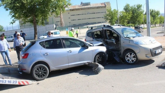 Trafik kazasında yaralanan çocukları Milletvekili Erol kurtardı