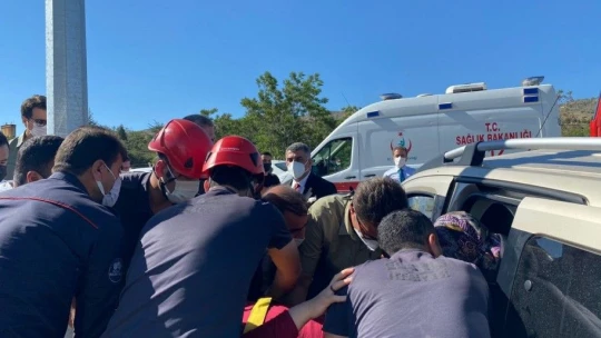 Trafik kazasında yaralanan çocukları Milletvekili Erol kurtardı