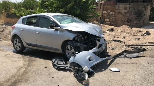 Elazığ'da iki otomobil çarpıştı: 8 yaralı