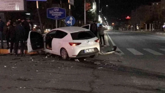 Elazığ'da iki otomobil çarpıştı: 1 yaralı