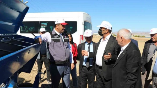 Elazığ'da ikinci ürün olarak sarımsak ekimi gerçekleştirildi
