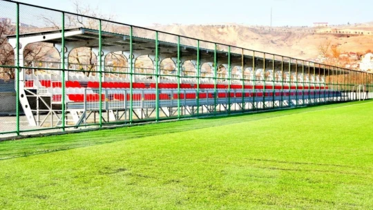 Elazığ'da ilçe sahaları yenileniyor