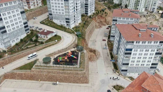 Elazığ'da istinat duvarları yağışın etkisiyle çöküyor