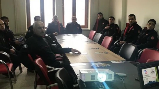 Elazığ'da itfaiye çalışanlarına 'Ailede Baba Olmak' semineri