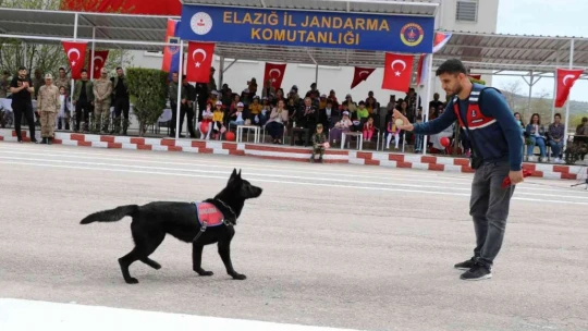 Elazığ'da jandarma ekipleri, çocukları misafir etti