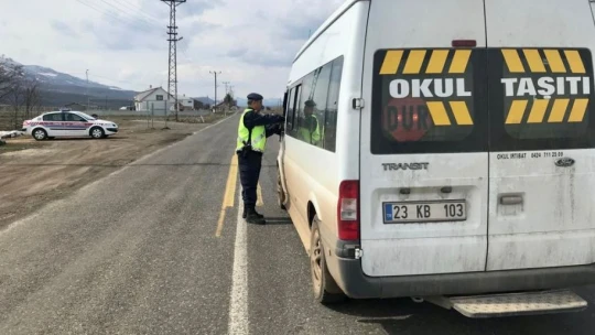 Elazığ'da jandarma ekipleri okul servis araçlarını denetledi