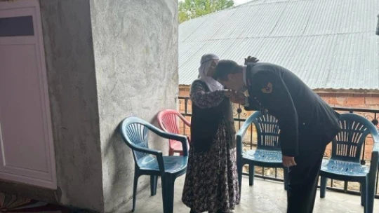 Elazığ'da jandarma ekipleri şehit annelerini unutmadı