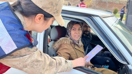 Elazığ'da jandarma ekipleri vatandaşları bilgilendirdi