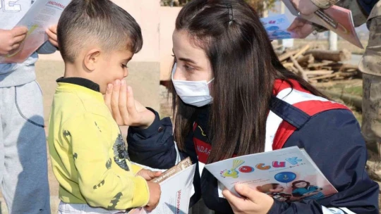 Elazığ'da jandarmadan 20 Kasım Dünya Çocuk Hakları Gününde anlamlı etkinlik
