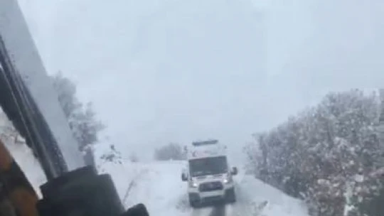 Elazığ'da kalp hastası köylü, ekiplerin yarım saatlik çalışmasıyla hastaneye kaldırıldı