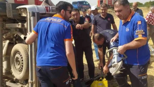 Elazığ'da kamyonet şarampole yuvarlandı: 3 yaralı