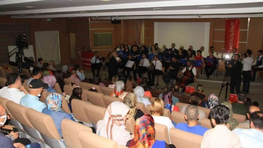 Elazığ'da kanser hastaları için moral konseri düzenlendi