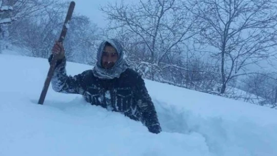 Elazığ'da kar kalınlığı insan boyuna yaklaştı