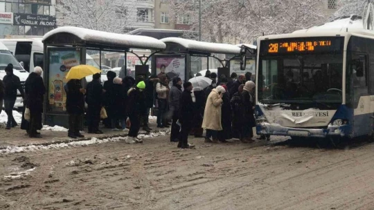 Elazığ'da kar yağışı etkisini sürdürüyor
