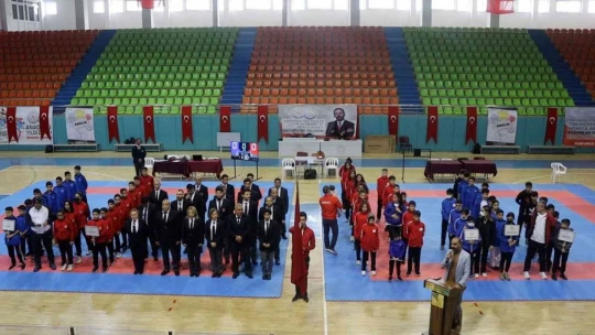 Elazığ'da karate grup müsabakaları başladı