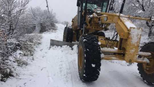 Elazığ'da kardan kapanan 28 köy yolu ulaşıma açıldı