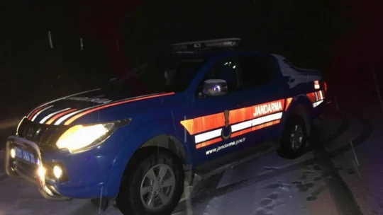Elazığ'da kazada takla atan aracın altında sıkıştı, ekipler seferber oldu