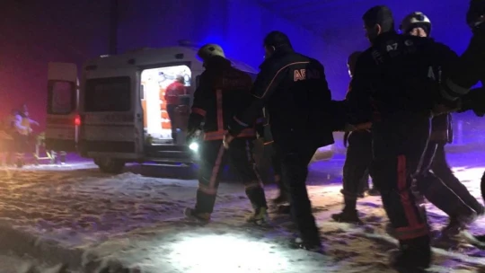 Elazığ'da kazada takla atan aracın altında sıkıştı, ekipler seferber oldu