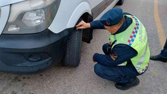 Elazığ'da kış lastiği denetimi gerçekleştirildi