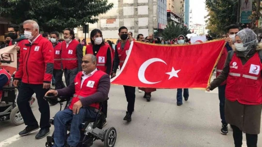 Elazığ'da Kızılay Haftası yürüyüşü düzenlendi