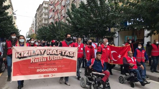 Elazığ'da Kızılay Haftası yürüyüşü düzenlendi
