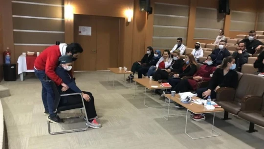 Elazığ'da Kızılay tarafından hastane çalışanlarına ilk yardım eğitimi verildi