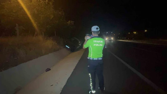 Elazığ'da kontrolden çıkan araç yoldan çıktı: 2'si ağır 3 yaralı