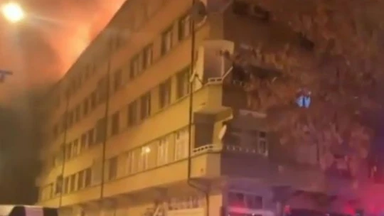 Elazığ'da korkutan yangın: Alevler geceyi gündüze çevirdi