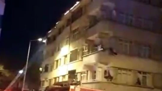 Elazığ'da korkutan yangın: Alevler geceyi gündüze çevirdi