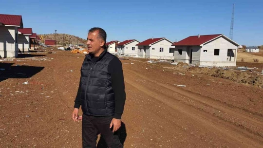 Elazığ'da köy konutlarının yapımı sürüyor
