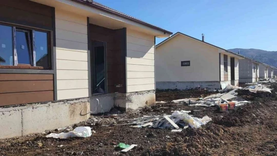 Elazığ'da köy konutlarının yapımı sürüyor