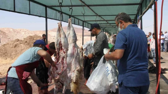 Elazığ'da kurban kesimi ikinci gününde de devam etti