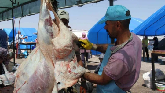 Elazığ'da kurban kesimi ikinci gününde de devam etti