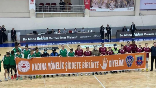 Elazığ'da maçta kadına şiddete pankartlı tepki
