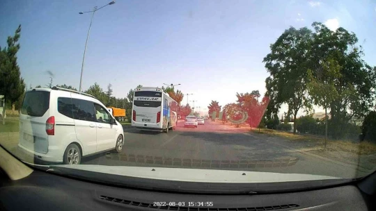 Makas atarak ilerledi, trafiği tehlikeye soktu