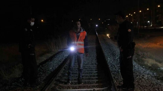 Elazığ'da makinistin ihbarı polisi alarma geçirdi, raylar didik didik arandı