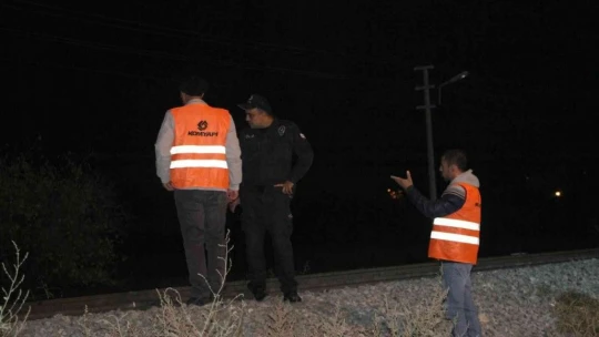 Elazığ'da makinistin ihbarı polisi alarma geçirdi, raylar didik didik arandı