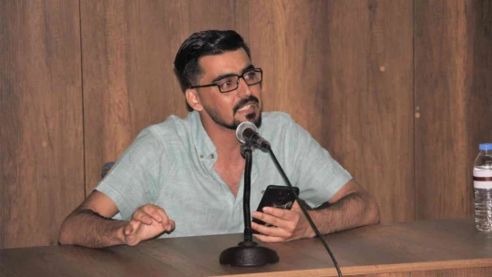 Elazığ'da mezun olan yabancı uyruklu 100 öğrenci şiir gecesinde buluştu