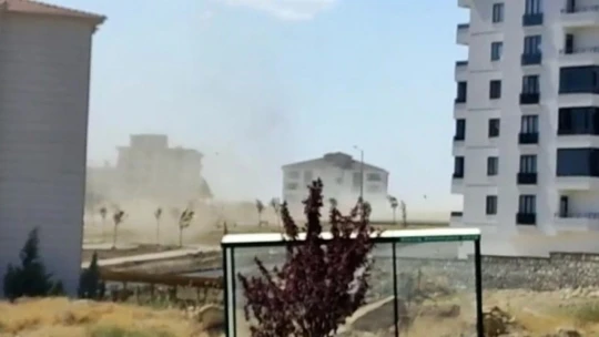 Elazığ'da mini 'hortum' kameralara yansıdı