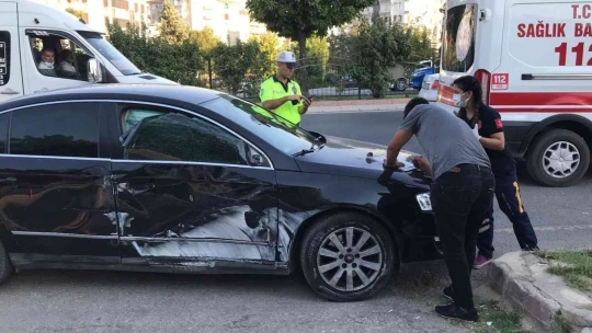 Elazığ'da minibüs ile otomobil çarpıştı: 2 yaralı