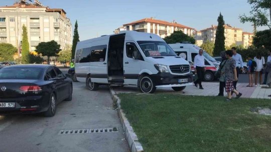 Elazığ'da minibüs ile otomobil çarpıştı: 2 yaralı
