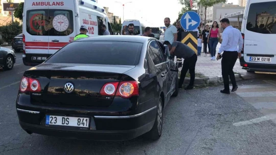 Elazığ'da minibüs ile otomobil çarpıştı: 2 yaralı
