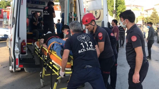 Elazığ'da minibüs, otomobil ve motosiklet kaza yaptı: 19 yaralı