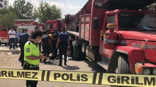 Elazığ'da motosiklet kamyonun altına girdi: 1 ölü, 1 ağır yaralı