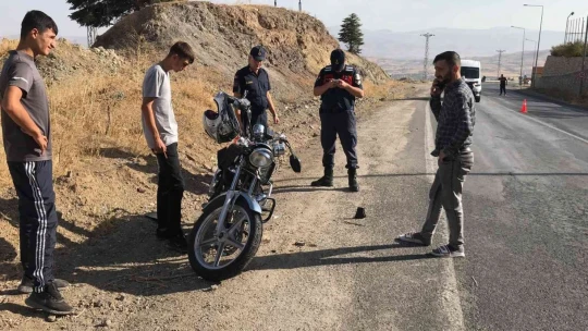 Elazığ'da motosikletler çarpıştı: 2 yaralı