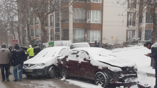 Elazığ'da öğrenci servisi yan yattı: 1 yaralı