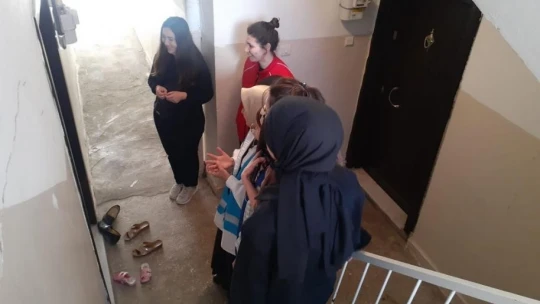 Elazığ'da öğrenciler hazırladıkları erzak kolilerini dağıttı
