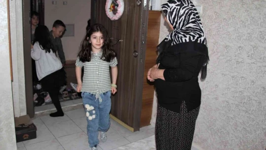 Elazığ'da öğrencilerden şehit annesini duygulandıran ziyaret