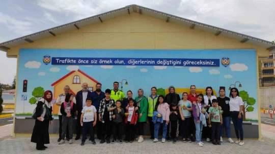 Elazığ'da öğrencilere trafik eğitimi verildi