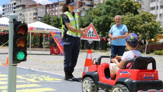 Elazığ'da öğrencilere trafik eğitimi verildi